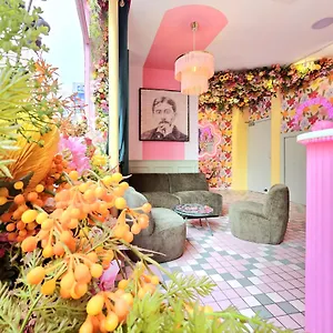 Pink Hotel Parijs
